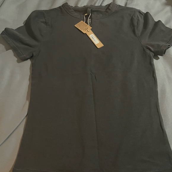 SKIMS Tops - Skims Outdoor T-Shirt